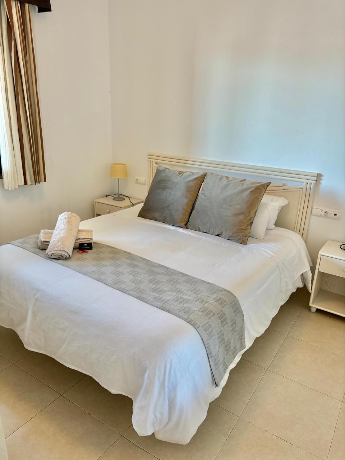Apartment With Sea View Pool & Private Parking Calp Exterior foto